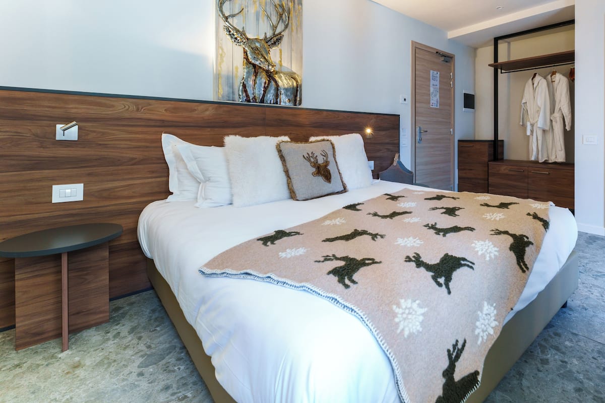 In-room safe, desk, laptop workspace, blackout drapes