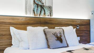 In-room safe, desk, laptop workspace, blackout curtains