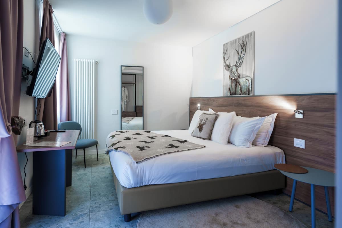 In-room safe, desk, laptop workspace, blackout drapes