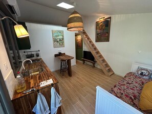 1 bedroom, internet, bed sheets