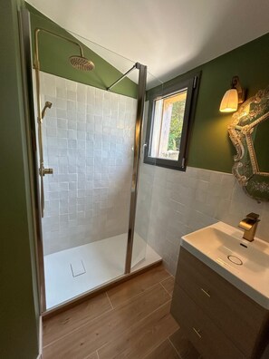 Towels, toilet paper