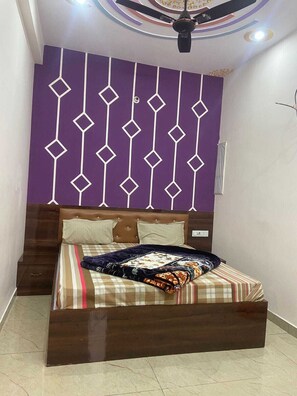 مكتب ومساحة عمل للكمبيوتر المحمول وأسرّة قابلة للطي وواي فاي مجانًا