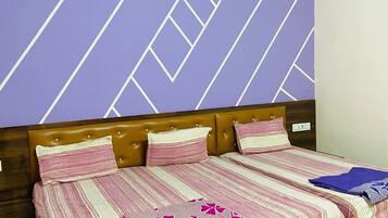 Værelse til 3 personer - aircondition | Skrivebord, arbejdsområde til bærbare computere