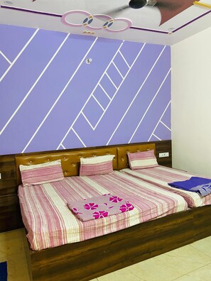 Værelse til 3 personer - aircondition | Skrivebord, arbejdsområde til bærbare computere