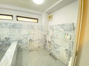 Room, Multiple Beds, Non Smoking, Kitchen | Bathroom shower - AkiraHome Dobutsuenmae (Osaka)
