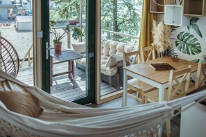 Triple Room | Terrace/patio - Herbals Glamping domki na drzewie Mielno (Mielno)