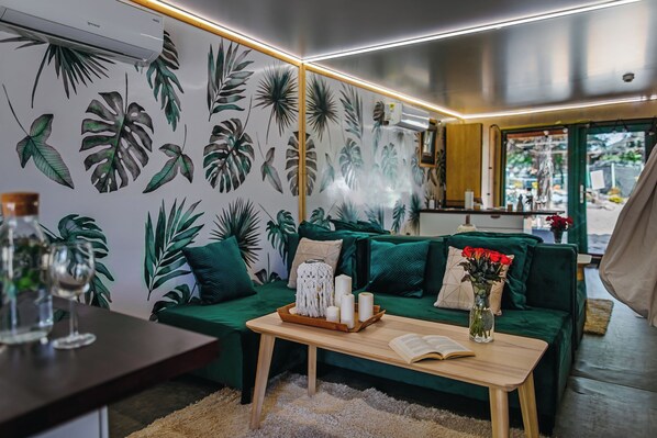 Værelse til 4 personer | Opholdsområde | Legetøj