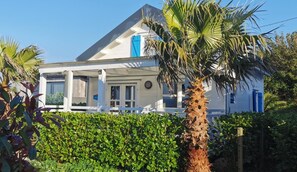 Exterior - Stay in Brittany, chalet with sea view and beaches 150 m away (Plouarzel)