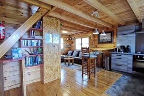 TV, books - Stay in Brittany, chalet with sea view and beaches 150 m away (Plouarzel)