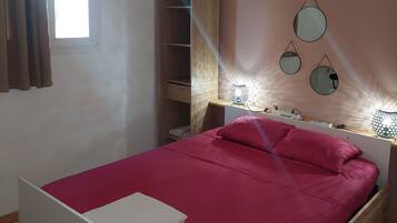 3 chambres, fer et planche à repasser, Wi-Fi gratuit, draps fournis