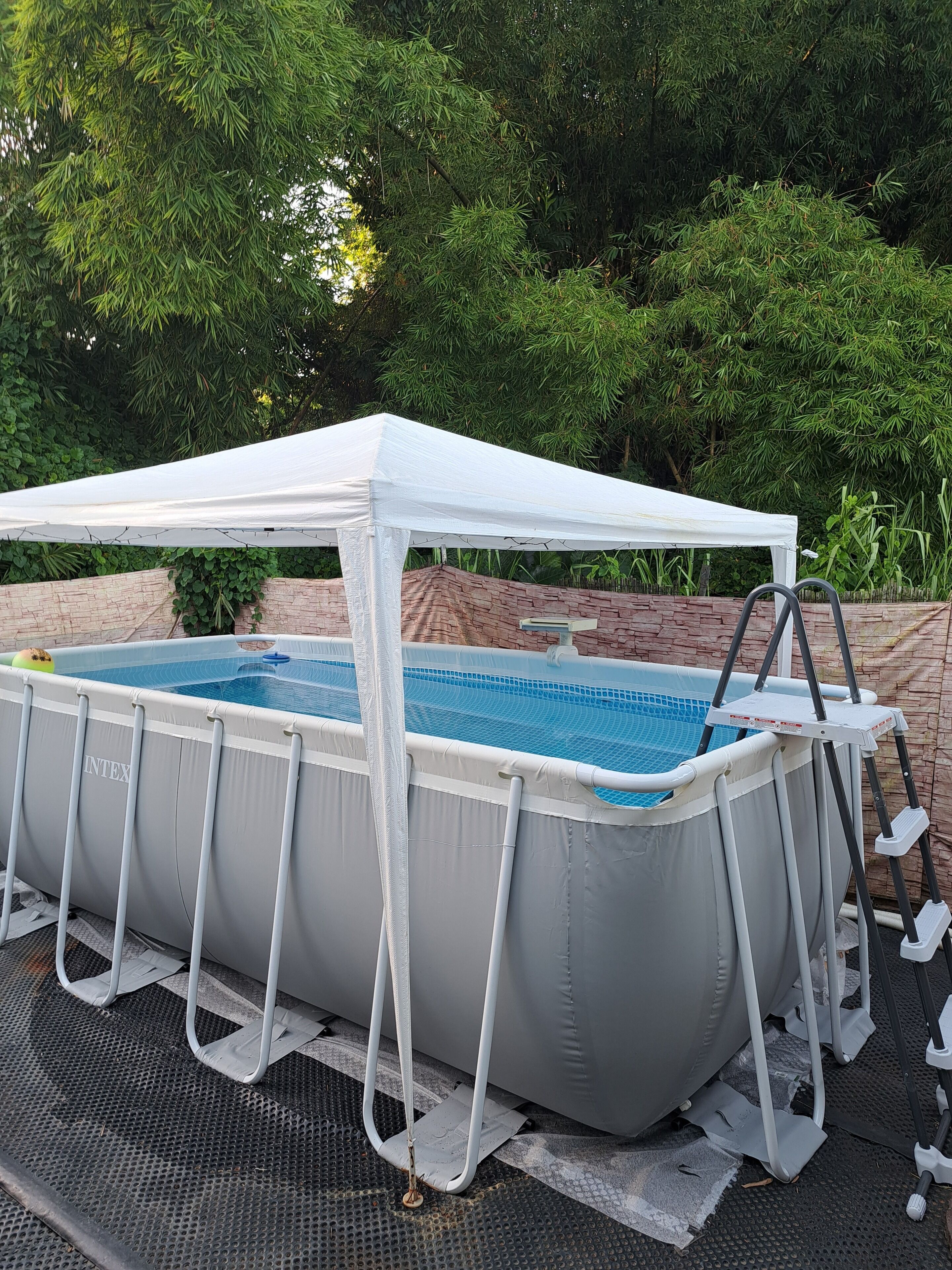 Bain à remous extérieur