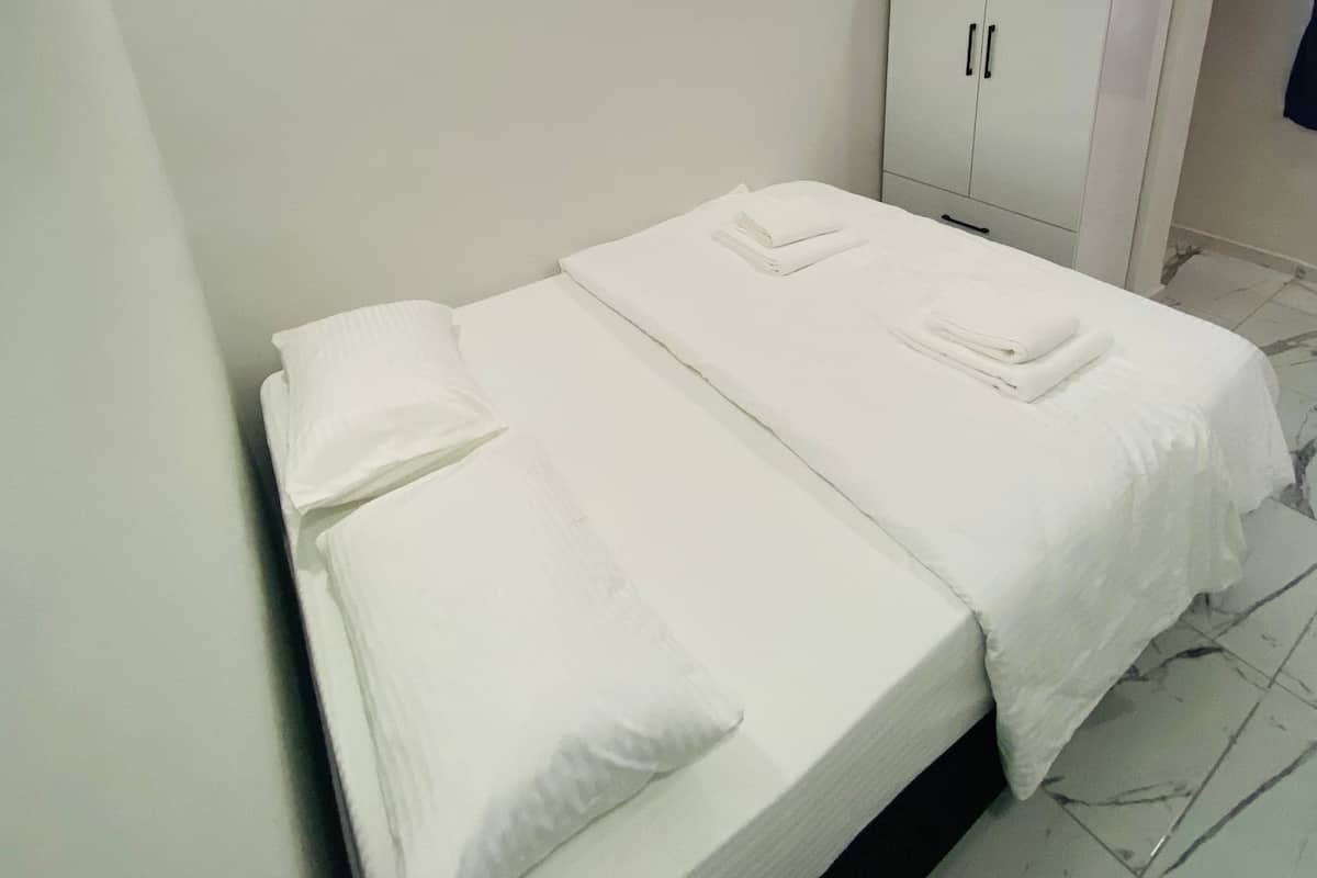 Classic Condo, Balcony, City View