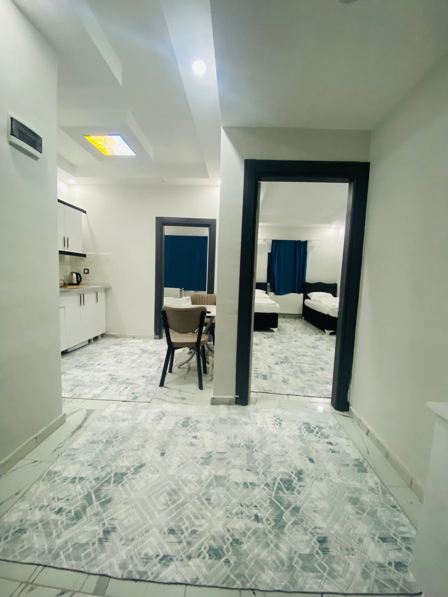 Klassiek appartement, balkon, uitzicht op de stad | Woonruimte