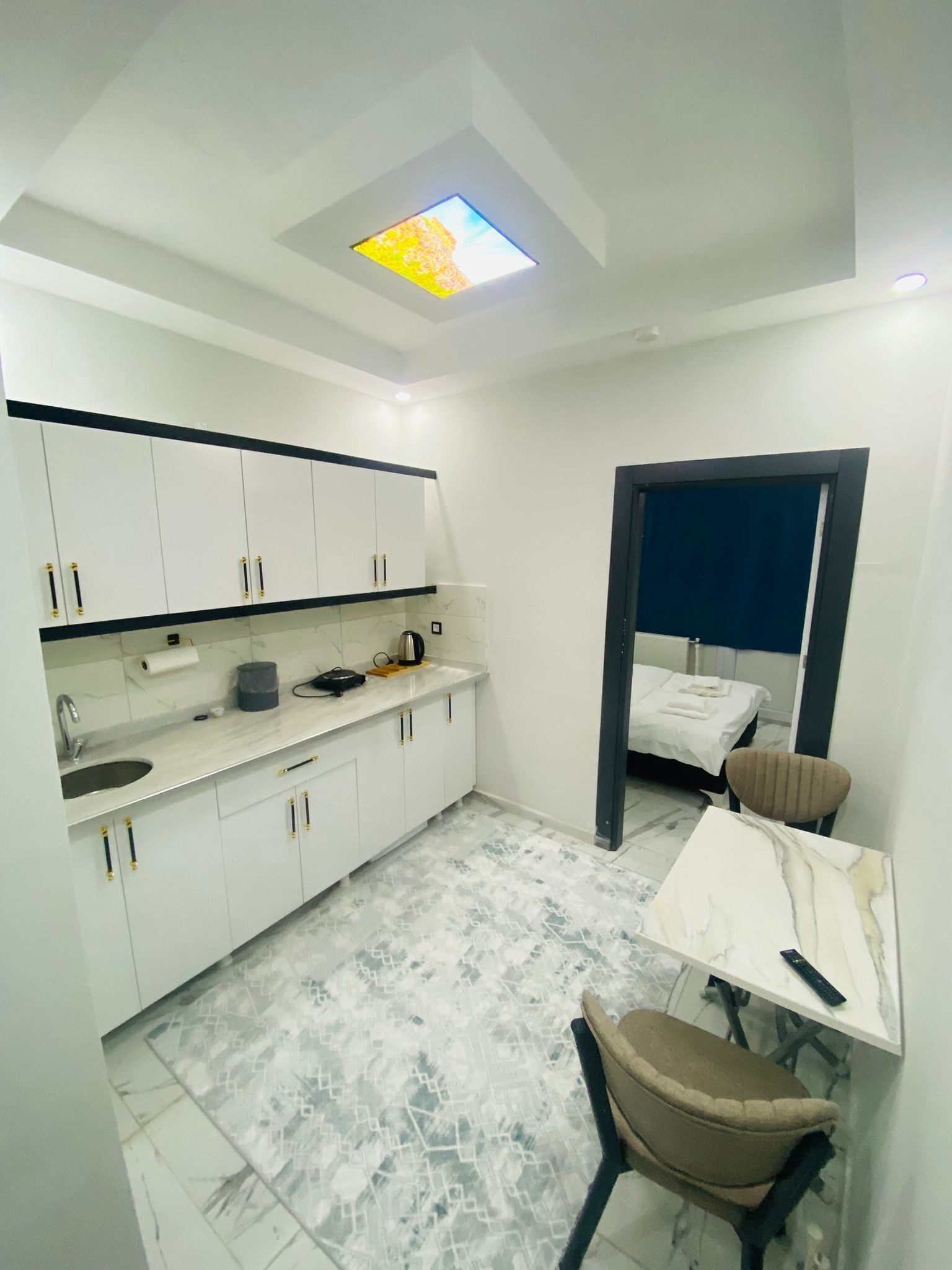 Klassiek appartement, balkon, uitzicht op de stad | Woonruimte