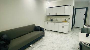 Condo clássico, sacada, vista para a cidade | Área de estar