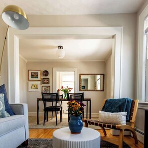 Smart TV, books, computer monitors - Quiet 1 Bdrm close to Dwntwn, UVM, UVMMC, i89 (Burlington)