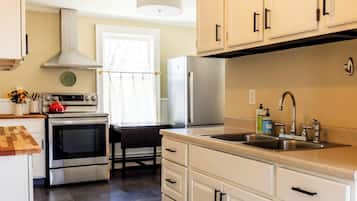 冰箱、微波炉、烤箱、炉灶