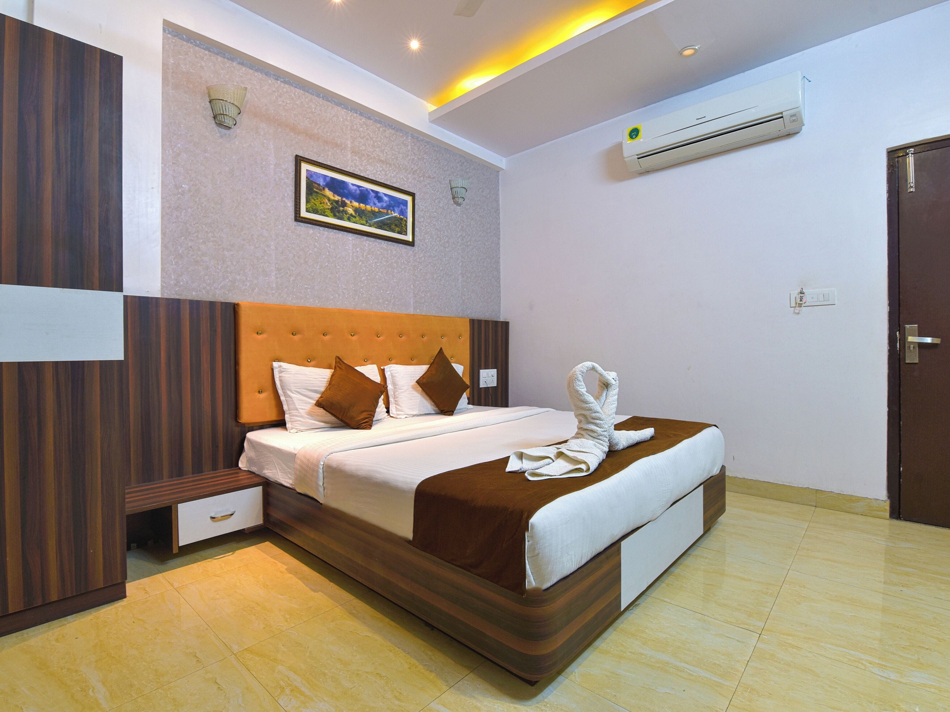 Deluxe tweepersoonskamer, balkon | Een strijkplank/strijkijzer, gratis wifi