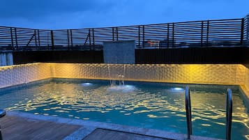 Kolam renang terbuka