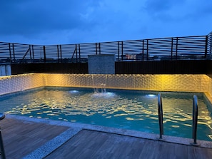 حمّام سباحة خارجي