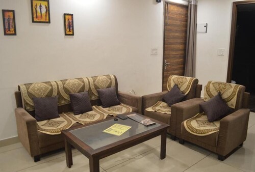 AniGanges - Quiet 1-Bedroom AC Retreat in Veerbhadra, Rishikesh