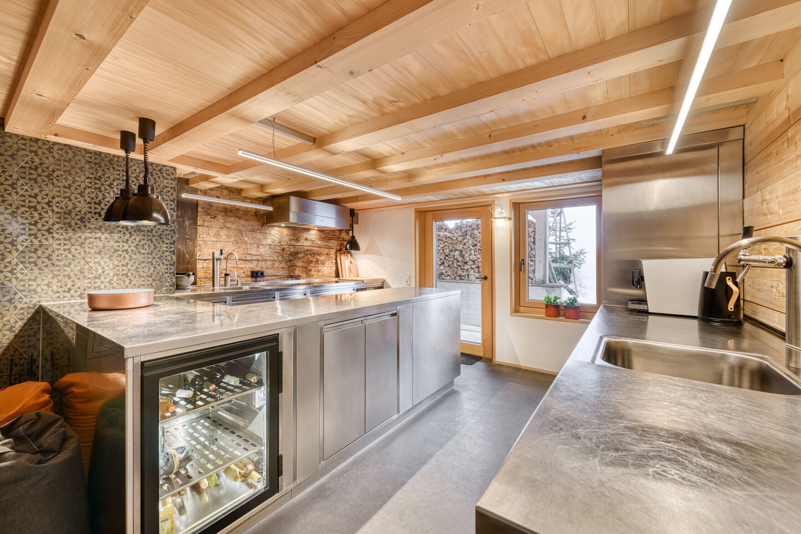 Kochgeschirr/Geschirr/Besteck, Gewürze, Esstisch