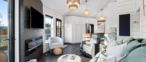 Télévision, cheminée