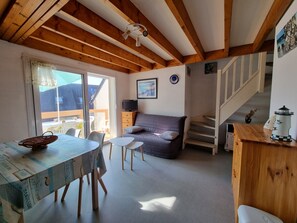 TV - Duplex T3 apartment near beach and port, private parking, pets allowed (Sarzeau)