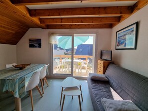 TV - Duplex T3 apartment near beach and port, private parking, pets allowed (Sarzeau)