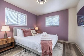 4 bedrooms, iron/ironing board, travel cot, WiFi - Hot Tub | Movie Theater | Game Console | Denver (Westminster)