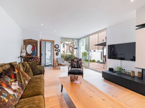 TV, fireplace - Villa in Central Le Touquet with Air Conditioning and Wifi (Le Touquet-Paris-Plage)