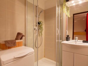 Bathroom - Apartment T2 Sleeps 4 - Saint-Lary Village - Free WiFi, Parking (Saint-Lary-Soulan)