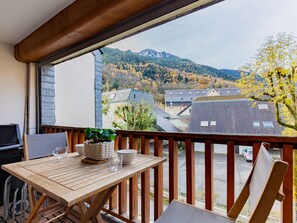 Outdoor dining - Apartment T2 Sleeps 4 - Saint-Lary Village - Free WiFi, Parking (Saint-Lary-Soulan)