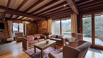 Télévision, cheminée