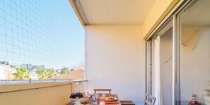 Outdoor dining - Getaway in Lavandou, pets allowed (Le Lavandou)