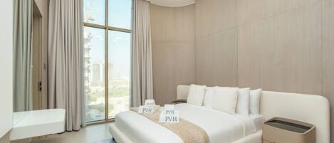 Luxury-Apartment, Stadtblick | Zimmersafe, individuell dekoriert, individuell eingerichtet