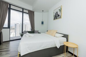 Escritorio, espacio para trabajar con un portátil, wifi gratis