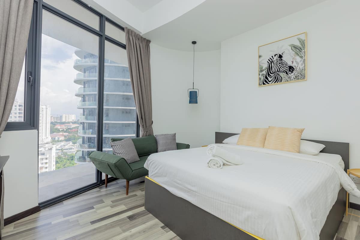 Deluxe Condo, City View