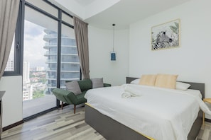 Deluxe Condo, City View