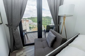 Skrivbord, arbetsyta för laptop och gratis wi-fi