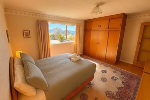 3 habitaciones, tabla de planchar con plancha, wifi y ropa de cama