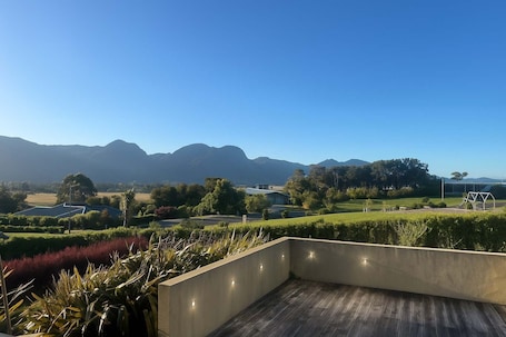 Property grounds. Spacious Family Home - Collingwood, Golden Bay