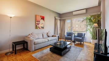 Huoneisto, 1 makuuhuone, kaupunkinäköala | Oleskelualue