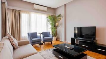 Apartment, 1 Bedroom, City View | Living area