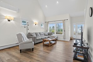 Living area - Coastal Greens - Modern, W/D, Off-Street Parking (Old Orchard Beach)