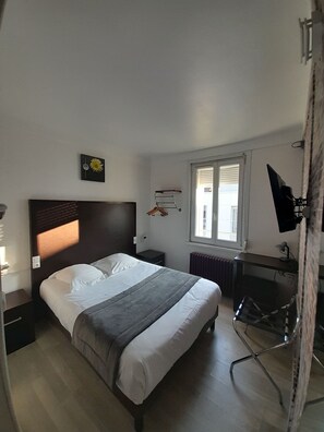 4 bedrooms, iron/ironing board, WiFi - Hotel room in Amiens city center (Amiens)
