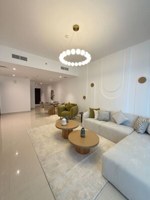TV - City Living Holiday Home | On Sheikh Zayed Road (Dubai)