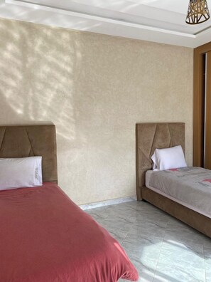 4 soveværelser, strygejern/strygebræt, internetforbindelse, sengetøj