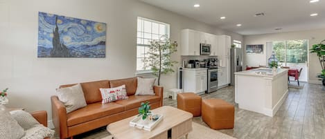 Apartment (4 Bedrooms) | Front of property