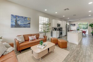 Apartment (4 Bedrooms) | Front of property